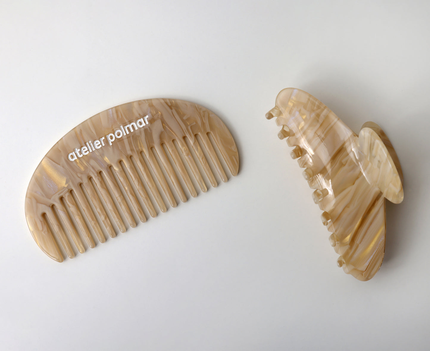 Camilla Kamm Gold von Atelier Polmar auf weißem Hintergrund